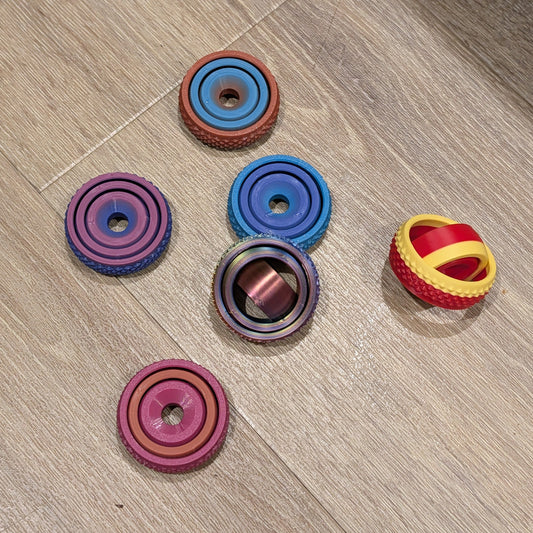 Small Gyroid Fidget – Compact Stress Relief Desk Toy