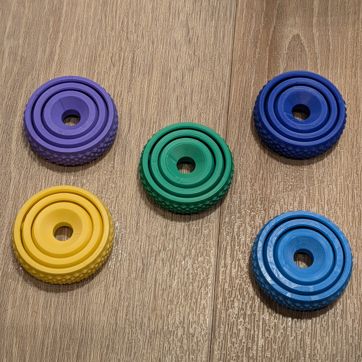 Small Gyroid Fidget – Compact Stress Relief Desk Toy