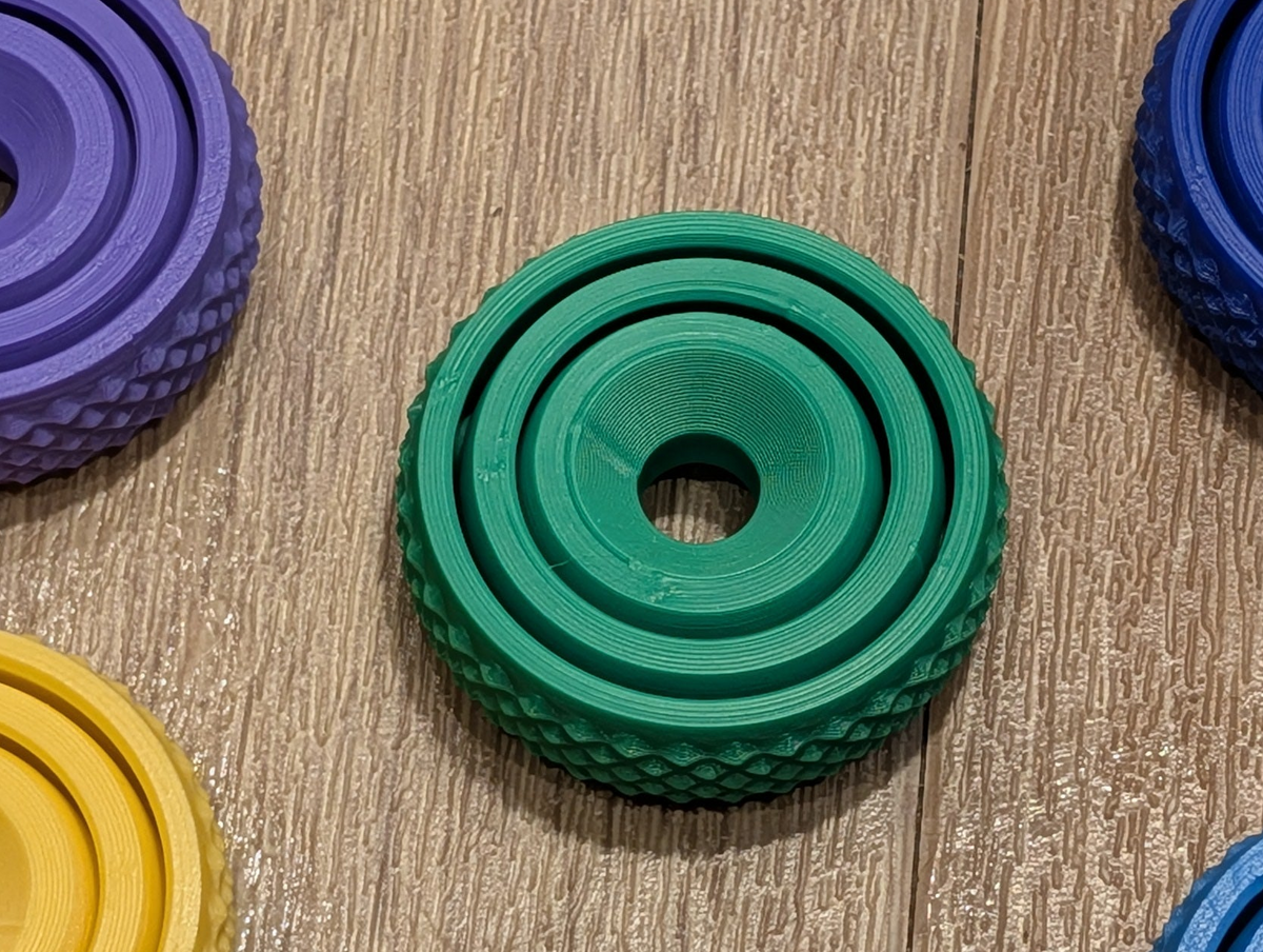 Small Gyroid Fidget – Compact Stress Relief Desk Toy